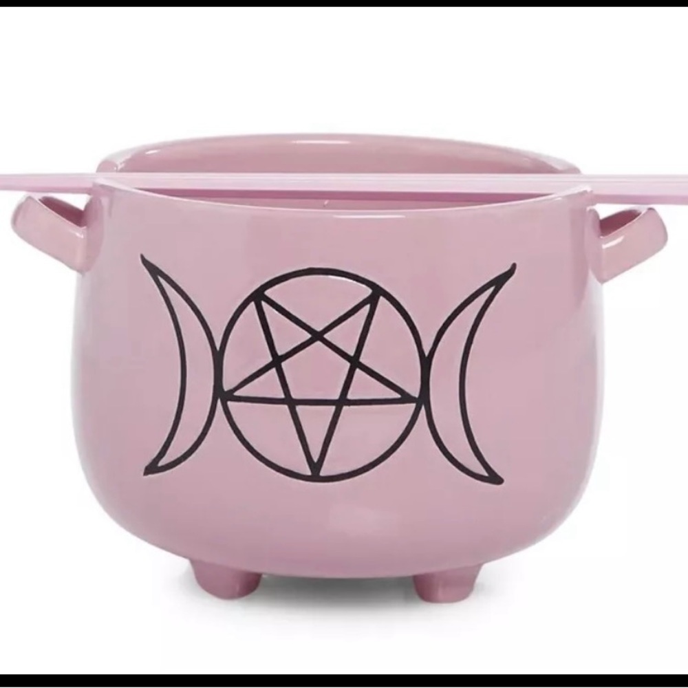 DOLLS KILL PINK DARK OF NIGHT WITCHY CAULDRON SOUP BOWL WITH CHOPSTICKS — NIB —
